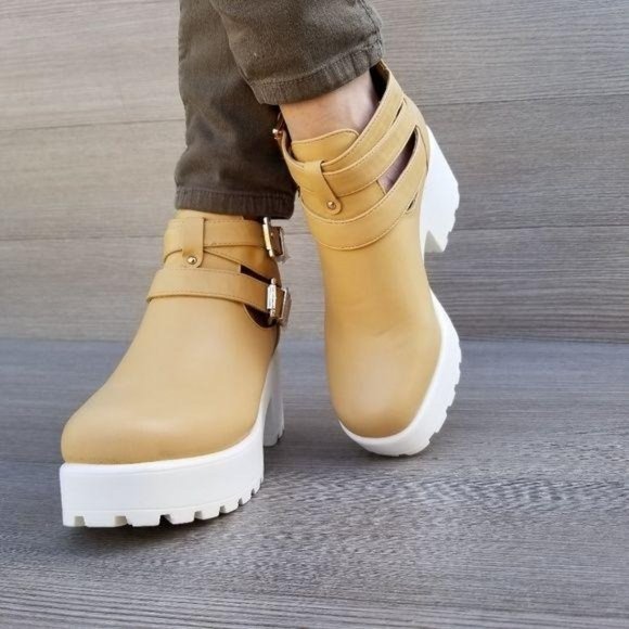 90's Grunge chunky heel buckle ankle boot - Picture 7 of 8